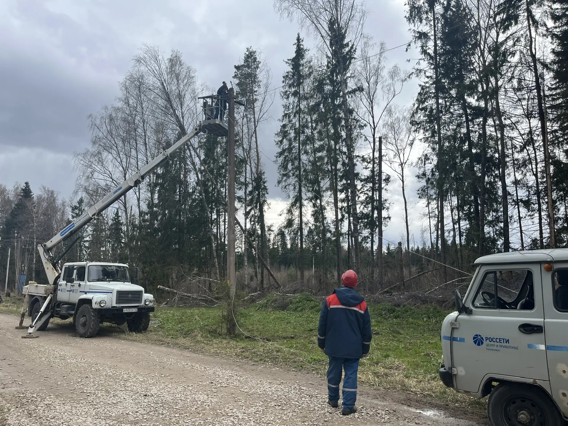 Электроснабжение восстановлено более чем в 90% пострадавших от непогоды населенных пунктов Калужской области.